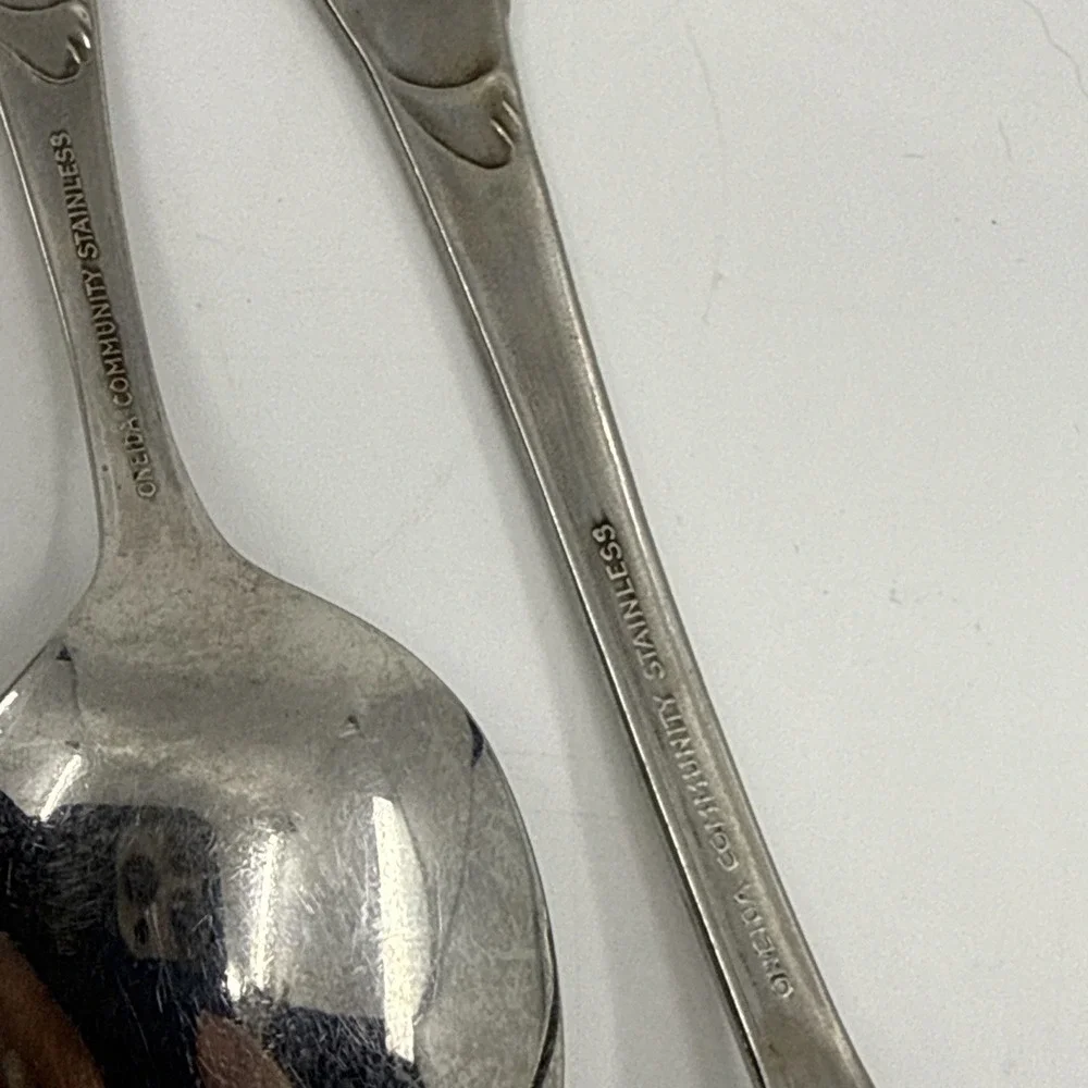 2‎ Oneida Community Stainless Baby Bunny Rabbit Spoon 4